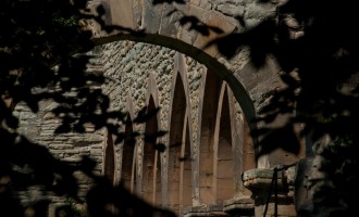im Klostergarten - Romanik pur!