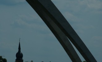 Wetzendorf unter der neuen ICE-Brücke
