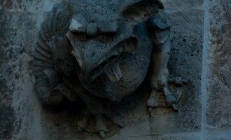 Drachen bewachen den Ostteil
