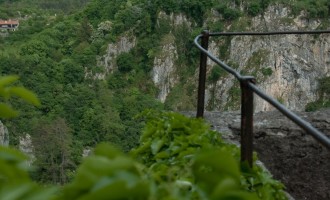 die Stefanienkanzel hoch über der Höhle Skocjan