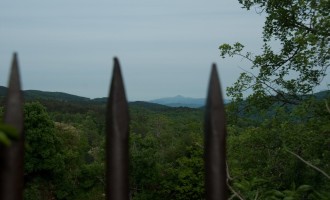 Blick zum Sneznik von Skocjan