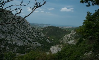 oberhalb von Bottazzo: hinten Grossstadt, vorne Natur