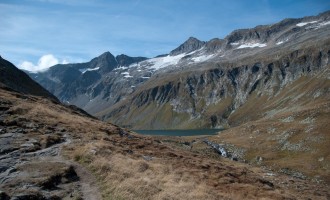 erster kurzer Rastplatz in Sicht, der Kratzenbergsee