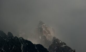 der erste abend unterwegs: nachtlager in toblach, frisch verschneites höhlensteintal