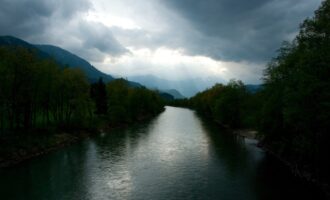 der abend samt regen naht in dellach im drautal