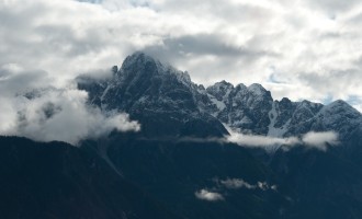 Blick zu den Lienzer Dolomiten: ein winterlicher Einbruch trübt die Laune nach so viel Sonne nicht!