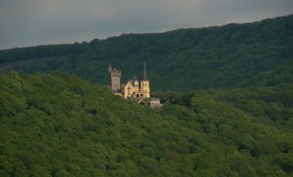 das war abgelagertes salz auf reisig in bad sooden. hier die burg rothestein