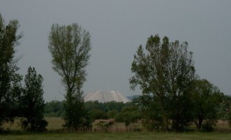 welcher vulkan ragt hier aus der landschaft?