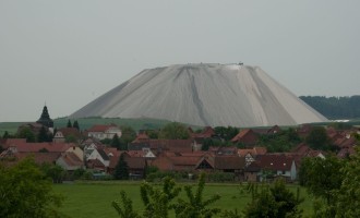 der mächtige monte kali, ein steinsalzhaufen, genau 500m über dem meeresspiegel hoch